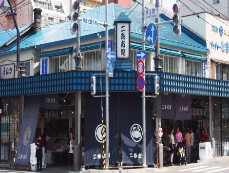 札幌二條市場(賣家響亮的吆喝聲四起，有著百年歷史的集市)
