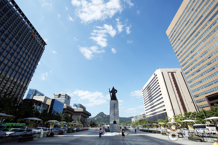 首爾市地標之一~光化門廣場